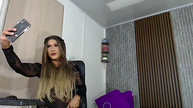 Snapshot of SARA_TS_FOX chatting on 12-18-24, 08:25 SARA TS FOX online show from 12-18-24, 08:25