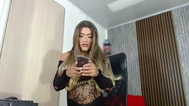 Snapshot of SARA_TS_FOX chatting on 01-16-25, 09:19 SARA TS FOX online show from 01-16-25, 09:19