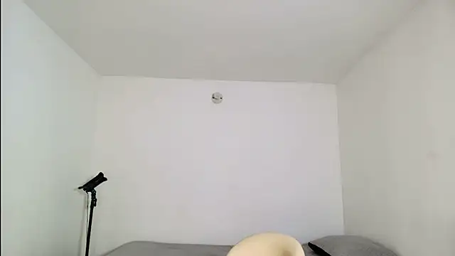 Snapshot of SARA_TS_FOX chatting on 12-02-25, 01:44 SARA TS FOX online show from 12-02-25, 01:44