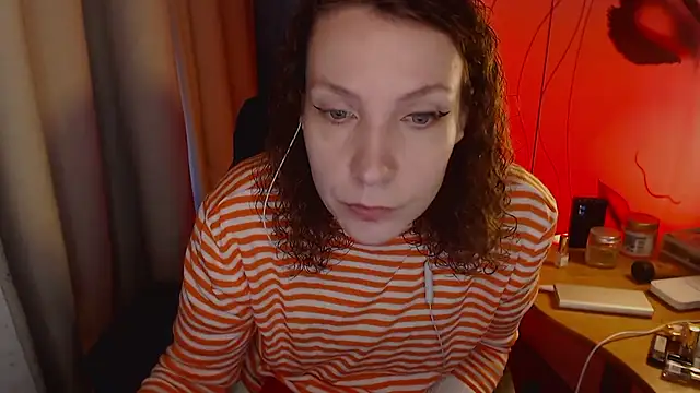 Snapshot of JohansonKatie chatting on 01-17-25, 06:47 JohansonKatie online show from 01-17-25, 06:47