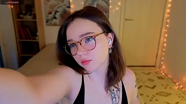 MilenaSaint online show from 04-15-26, 03:57