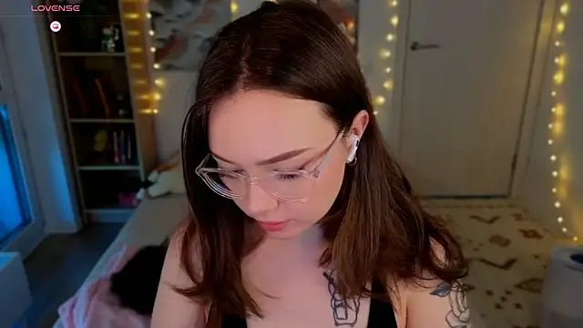 Snapshot of MilenaSaint chatting on 07-17-26, 03:35 MilenaSaint online show from 07-17-26, 03:35