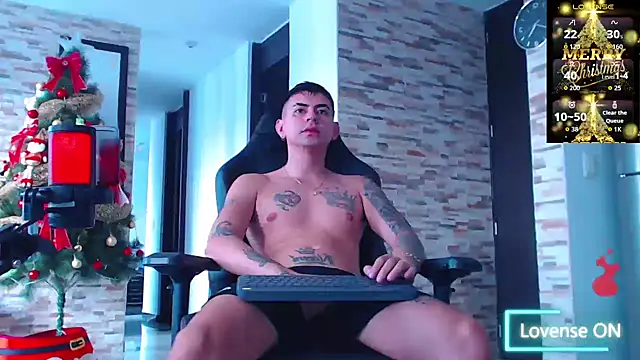 Snapshot of Lobito_xxxl chatting on 12-17-25, 09:43 Lobito xxxl online show from 12-17-25, 09:43