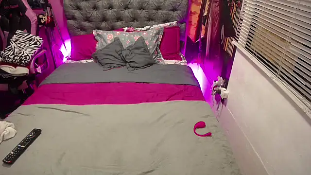 JEENEVIEVE online show from 12-04-25, 06:16