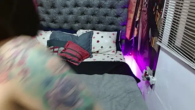 JEENEVIEVE online show from 04-28-26, 06:57