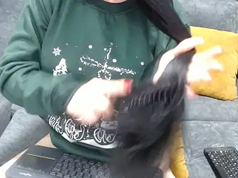 Snapshot of kamila-diablita chatting on 12-23-24, 02:28 kamila-diablita online show from 12-23-24, 02:28