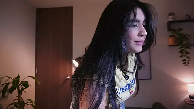 Isabella dior online show from 03-11-26, 05:41