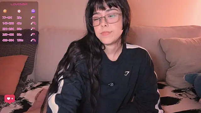 Snapshot of Evie-Luna chatting on 07-11-26, 02:58 Evie-Luna online show from 07-11-26, 02:58