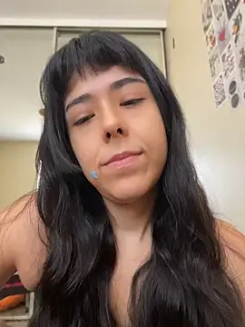 Snapshot of Evie-Luna chatting on 07-17-26, 06:35 Evie-Luna online show from 07-17-26, 06:35
