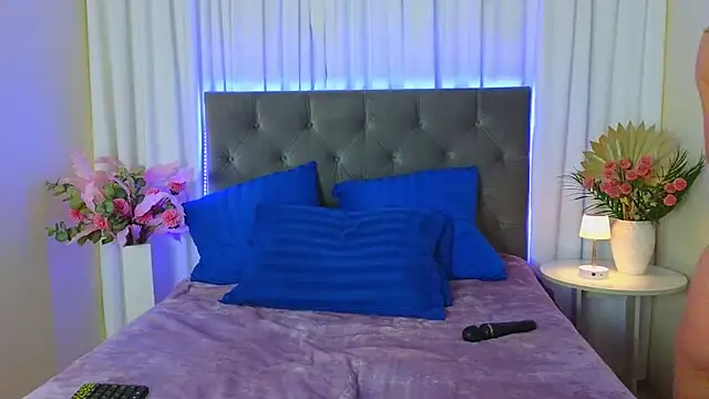 Ariana Petite online show from 04-22-26, 12:24