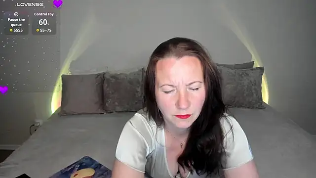 Snapshot of AliceeShy chatting on 07-25-26, 02:42 AliceeShy online show from 07-25-26, 02:42