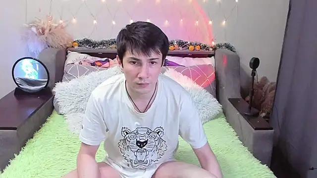 Yumi steve online show from 11-05-25, 04:40