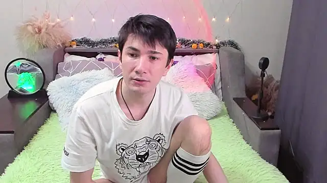 Yumi steve online show from 11-08-25, 06:51