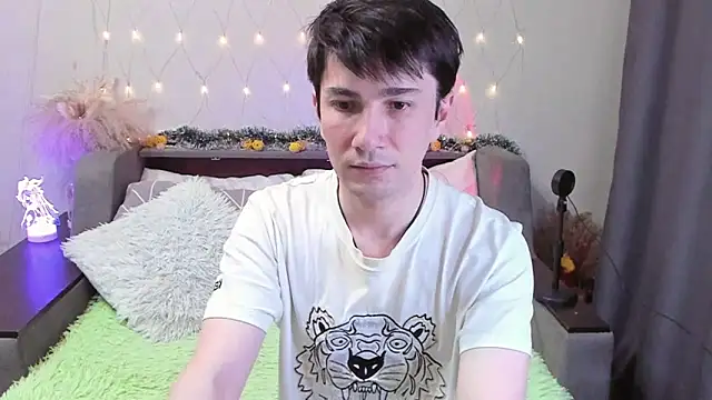 Yumi steve online show from 11-28-25, 04:53