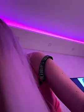 Snapshot of mollyxxx chatting on 12-06-24, 12:45 mollyxxx online show from 12-06-24, 12:45