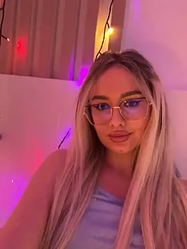 Snapshot of mollyxxx chatting on 12-13-24, 09:13 mollyxxx online show from 12-13-24, 09:13