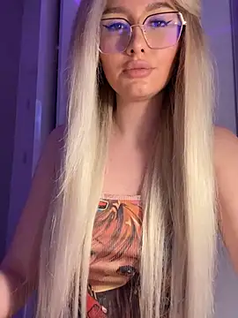 Snapshot of mollyxxx chatting on 12-14-24, 06:35 mollyxxx online show from 12-14-24, 06:35