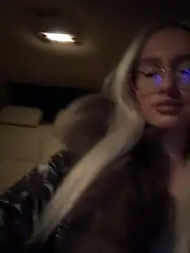 Snapshot of mollyxxx chatting on 12-15-24, 02:30 mollyxxx online show from 12-15-24, 02:30