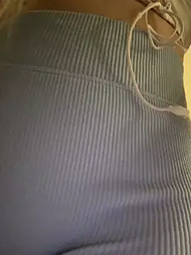 Snapshot of mollyxxx chatting on 12-20-24, 04:09 mollyxxx online show from 12-20-24, 04:09