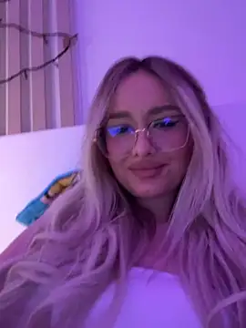 Snapshot of mollyxxx chatting on 01-07-25, 04:50 mollyxxx online show from 01-07-25, 04:50