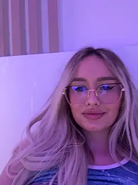 Snapshot of mollyxxx chatting on 01-11-25, 09:47 mollyxxx online show from 01-11-25, 09:47