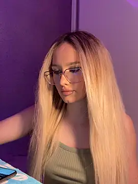 Snapshot of mollyxxx chatting on 01-22-25, 04:44 mollyxxx online show from 01-22-25, 04:44