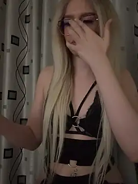 Snapshot of mollyxxx chatting on 02-01-25, 01:12 mollyxxx online show from 02-01-25, 01:12