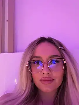 Snapshot of mollyxxx chatting on 02-02-25, 01:55 mollyxxx online show from 02-02-25, 01:55