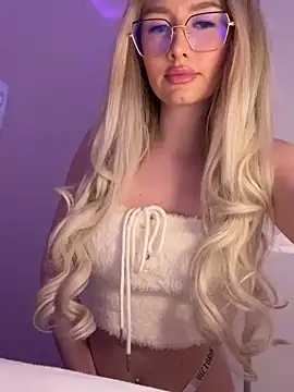 Snapshot of mollyxxx chatting on 03-04-25, 02:17 mollyxxx online show from 03-04-25, 02:17