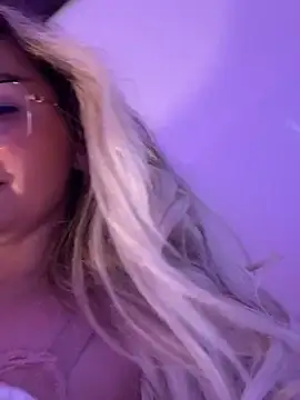 Snapshot of mollyxxx chatting on 03-08-25, 08:55 mollyxxx online show from 03-08-25, 08:55