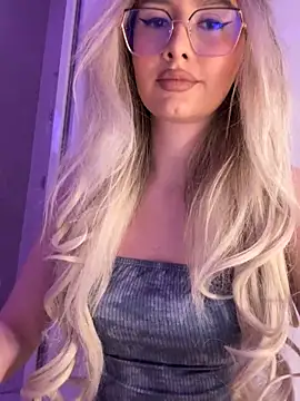 Snapshot of mollyxxx chatting on 03-09-25, 02:39 mollyxxx online show from 03-09-25, 02:39