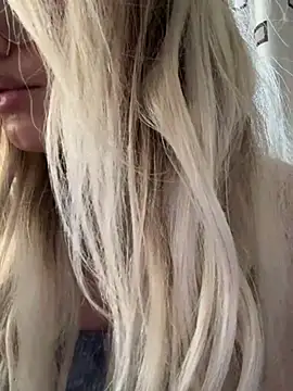 Snapshot of mollyxxx chatting on 03-09-25, 05:44 mollyxxx online show from 03-09-25, 05:44