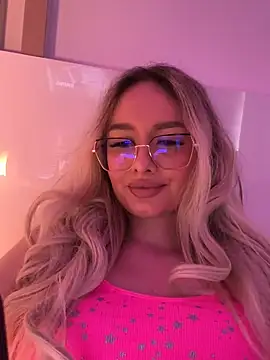 Snapshot of mollyxxx chatting on 03-12-25, 08:19 mollyxxx online show from 03-12-25, 08:19