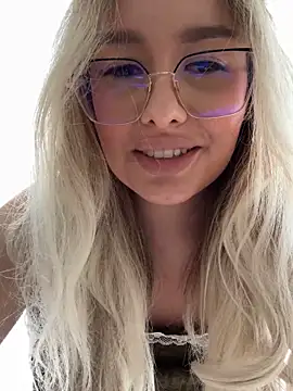 Snapshot of mollyxxx chatting on 03-13-25, 07:42 mollyxxx online show from 03-13-25, 07:42