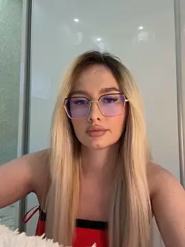 Snapshot of mollyxxx chatting on 10-03-25, 02:30 mollyxxx online show from 10-03-25, 02:30