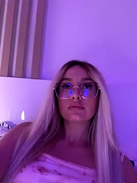 Snapshot of mollyxxx chatting on 10-05-25, 01:59 mollyxxx online show from 10-05-25, 01:59