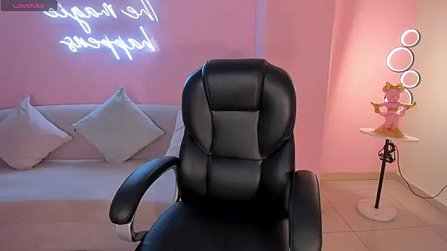 Snapshot of MiaRoberts1 chatting on 11-03-25, 05:25 MiaRoberts1 online show from 11-03-25, 05:25