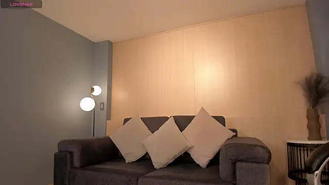 Snapshot of MiaRoberts1 chatting on 11-13-25, 06:07 MiaRoberts1 online show from 11-13-25, 06:07