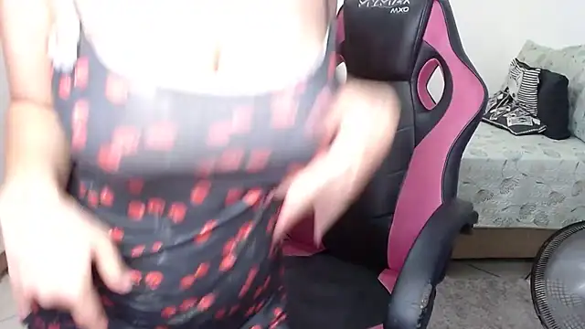 Snapshot of bustycarly chatting on 02-21-25, 11:43 bustycarly online show from 02-21-25, 11:43