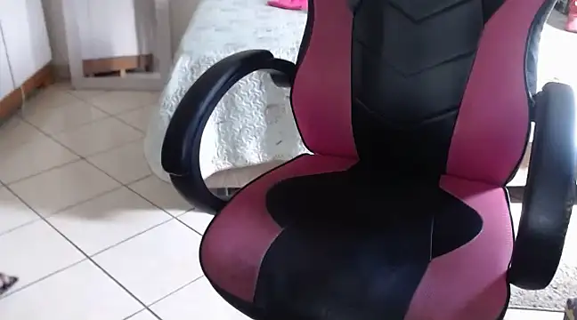 Snapshot of bustycarly chatting on 02-23-25, 05:50 bustycarly online show from 02-23-25, 05:50