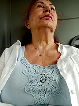 Snapshot of Hottie-Mom chatting on 06-29-26, 12:16 Hottie-Mom online show from 06-29-26, 12:16