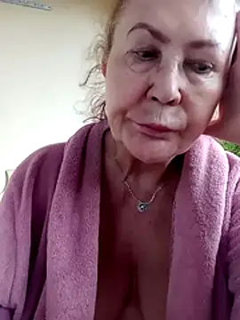 Snapshot of Hottie-Mom chatting on 07-23-26, 07:23 Hottie-Mom online show from 07-23-26, 07:23