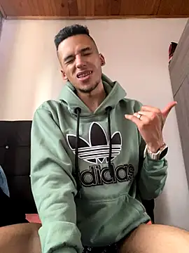 Snapshot of 12jun chatting on 09-08-25, 08:08 12jun online show from 09-08-25, 08:08