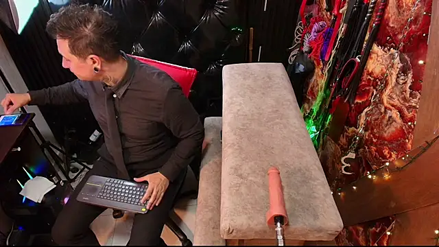 boy n girl online show from 04-11-26, 11:47