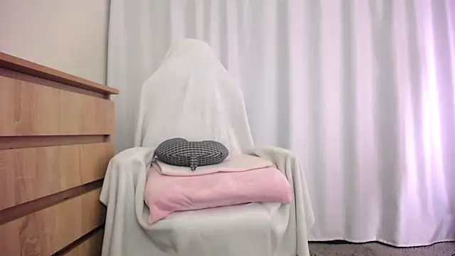 Snapshot of faceless_ chatting on 02-28-25, 11:36 faceless online show from 02-28-25, 11:36