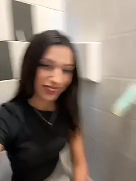 Snapshot of _MiaQueen_ chatting on 11-01-25, 10:45  MiaQueen  online show from 11-01-25, 10:45