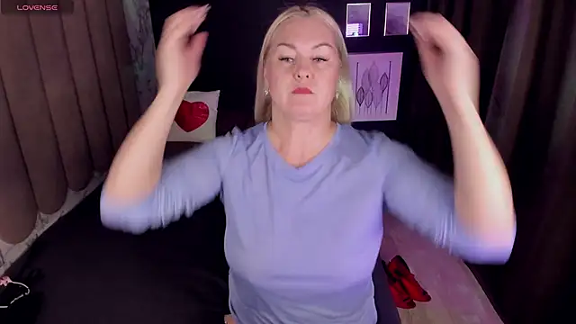 YolandaKiss online show from 10-13-25, 08:20