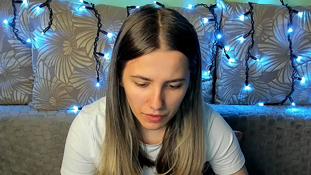 MaggieCake online show from 10-25-25, 01:13