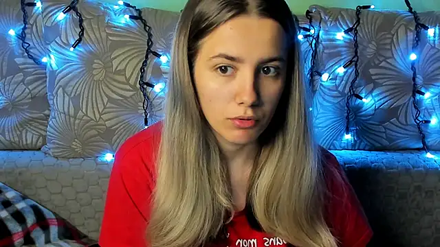 MaggieCake online show from 10-30-25, 03:52