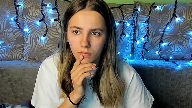 MaggieCake online show from 11-09-25, 04:33